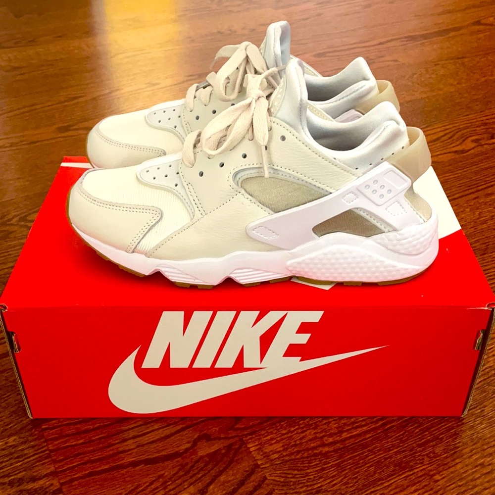 NIKE HURRACHES 8.5